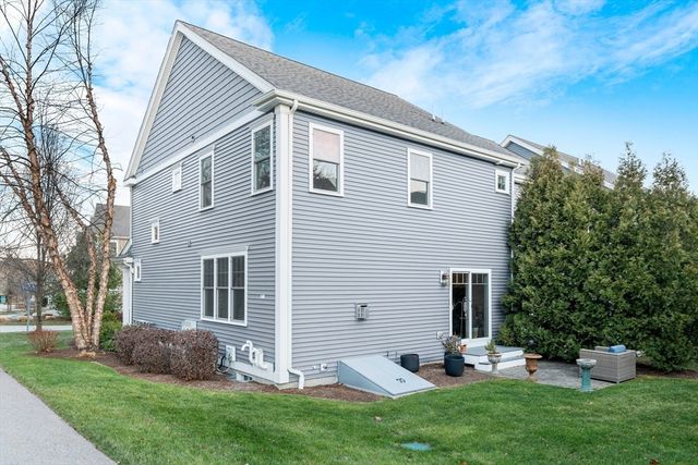1 Green Ln 1, Framingham, MA 01701
