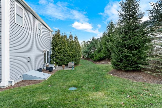 1 Green Ln 1, Framingham, MA 01701