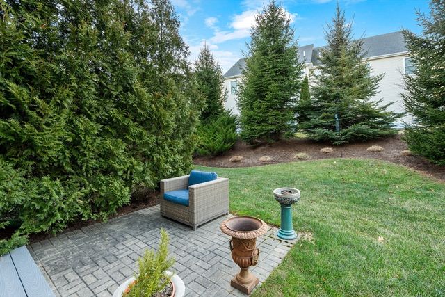 1 Green Ln 1, Framingham, MA 01701