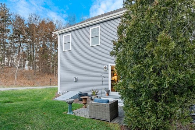 1 Green Ln 1, Framingham, MA 01701