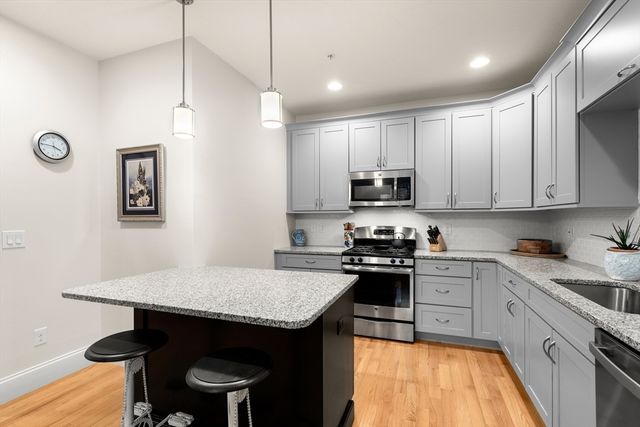 1 Green Ln 1, Framingham, MA 01701