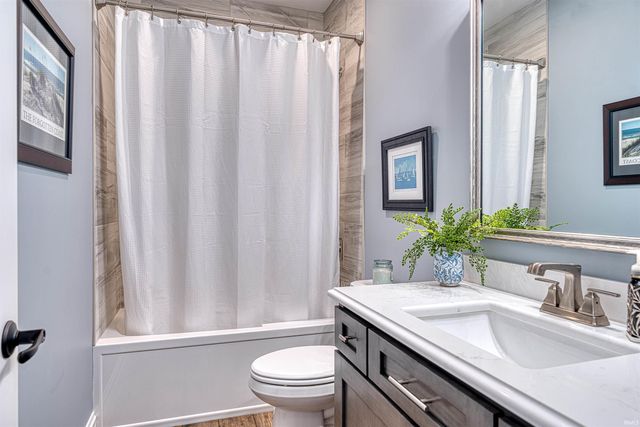 1227 Lakefield Drive, Newburgh, IN 47630