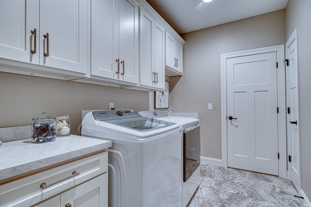 1227 Lakefield Drive, Newburgh, IN 47630