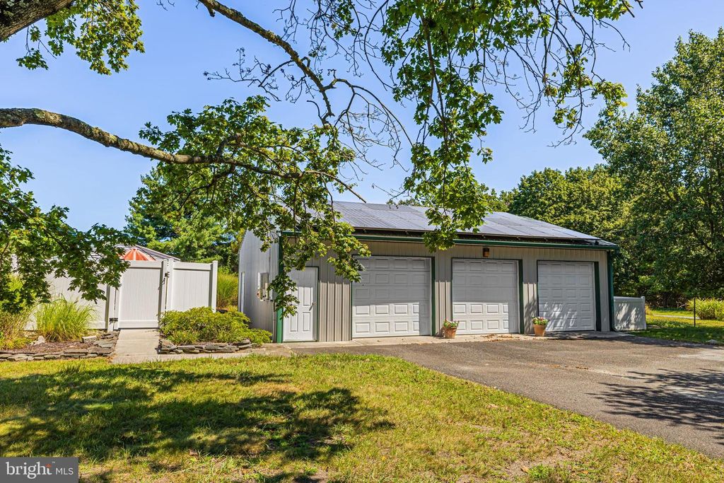 1148 CHEW RD, Waterford Works, NJ 08089