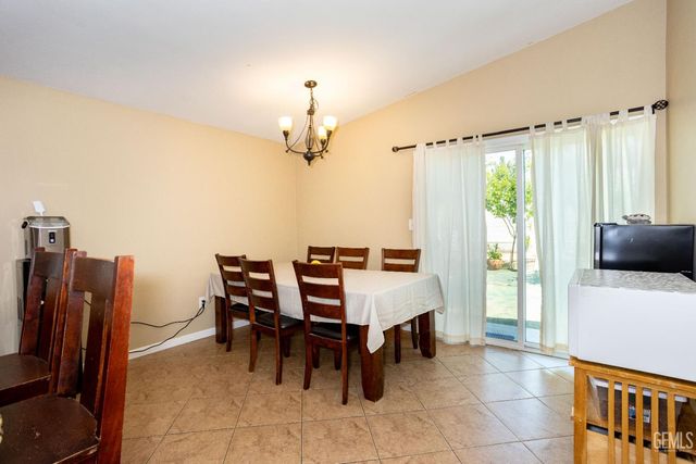 4100 Highland Hills Street, Bakersfield, CA 93308