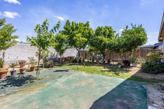 4100 Highland Hills Street, Bakersfield, CA 93308