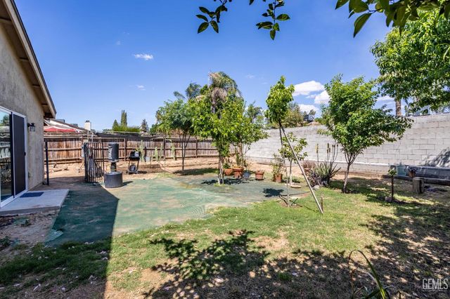 4100 Highland Hills Street, Bakersfield, CA 93308