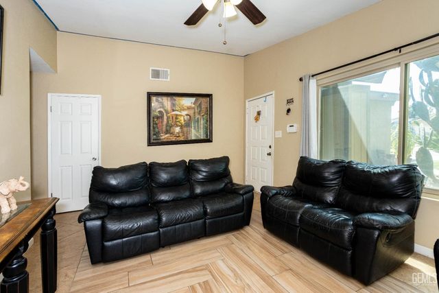 4100 Highland Hills Street, Bakersfield, CA 93308