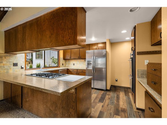 4760 DOGWOOD Dr, Lake Oswego, OR 97035