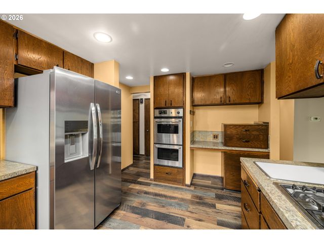 4760 DOGWOOD Dr, Lake Oswego, OR 97035