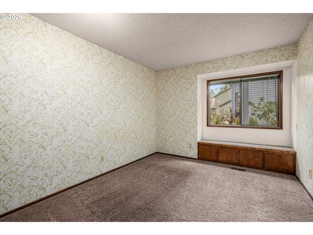 4760 DOGWOOD Dr, Lake Oswego, OR 97035