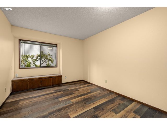 4760 DOGWOOD Dr, Lake Oswego, OR 97035