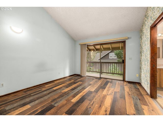 4760 DOGWOOD Dr, Lake Oswego, OR 97035