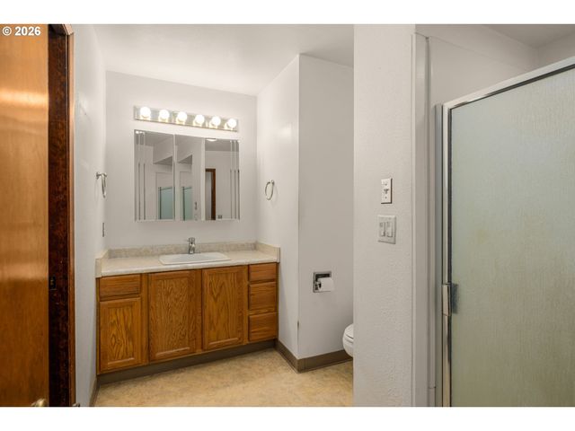 4760 DOGWOOD Dr, Lake Oswego, OR 97035