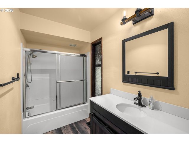 4760 DOGWOOD Dr, Lake Oswego, OR 97035