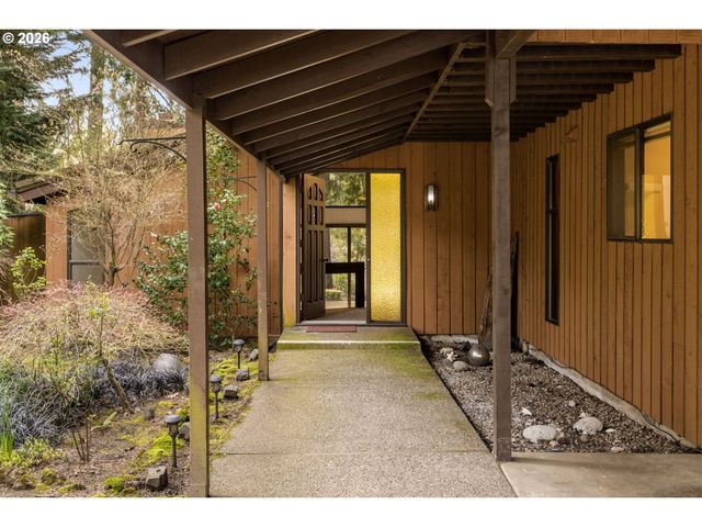4760 DOGWOOD Dr, Lake Oswego, OR 97035