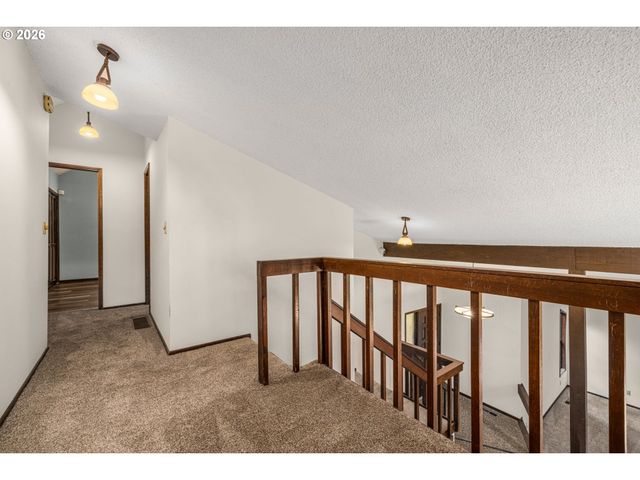 4760 DOGWOOD Dr, Lake Oswego, OR 97035