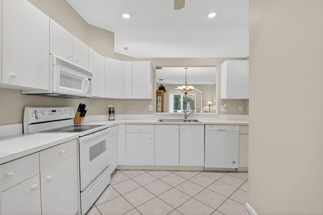 10612 Royal Caribbean Circle, Boynton Beach, FL 33437