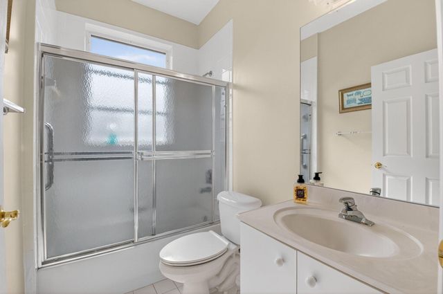 10612 Royal Caribbean Circle, Boynton Beach, FL 33437