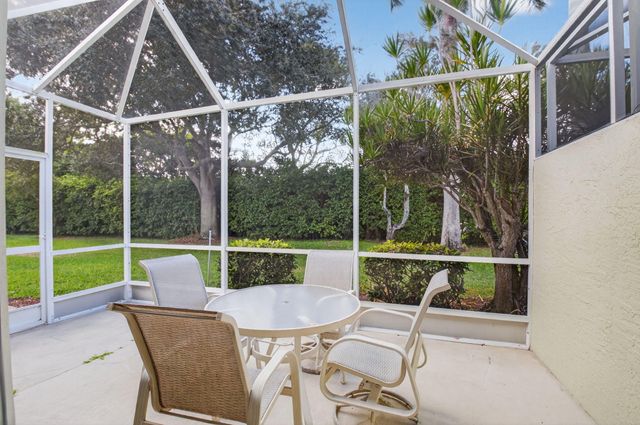 10612 Royal Caribbean Circle, Boynton Beach, FL 33437