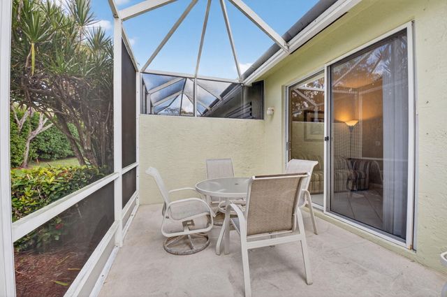 10612 Royal Caribbean Circle, Boynton Beach, FL 33437