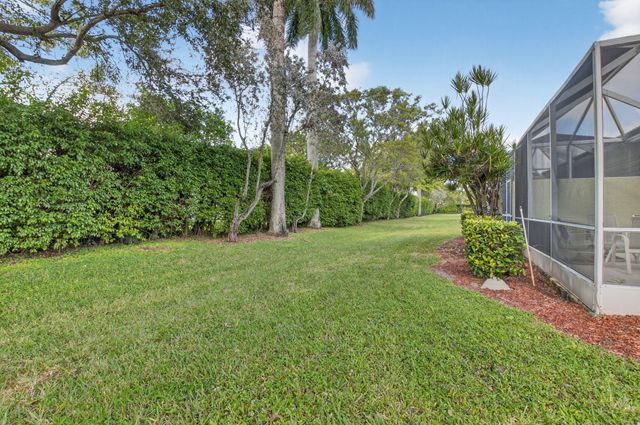 10612 Royal Caribbean Circle, Boynton Beach, FL 33437