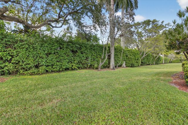 10612 Royal Caribbean Circle, Boynton Beach, FL 33437