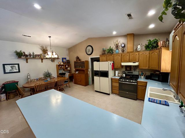 2075 SW Allen Creek Road, Grants Pass, OR 97527