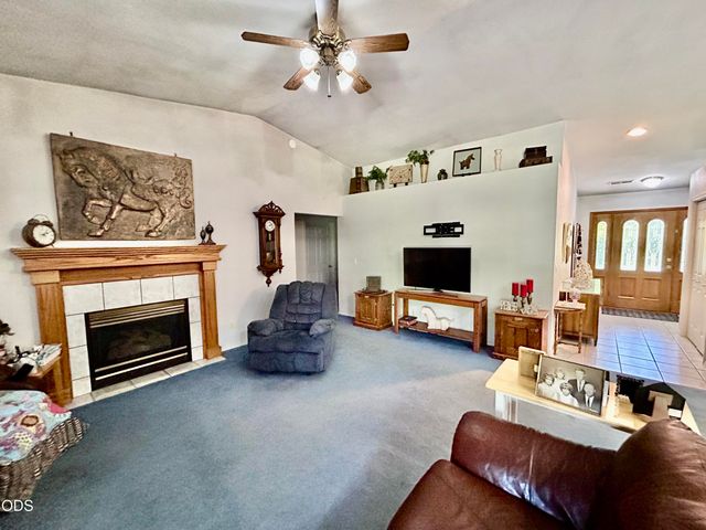 2075 SW Allen Creek Road, Grants Pass, OR 97527