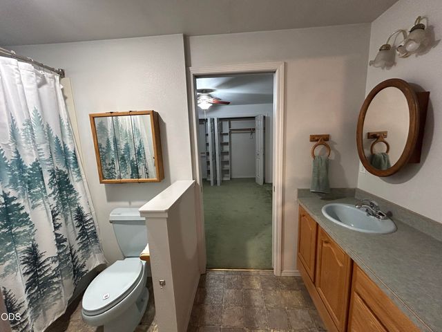 2075 SW Allen Creek Road, Grants Pass, OR 97527