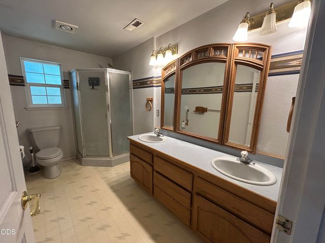 2075 SW Allen Creek Road, Grants Pass, OR 97527