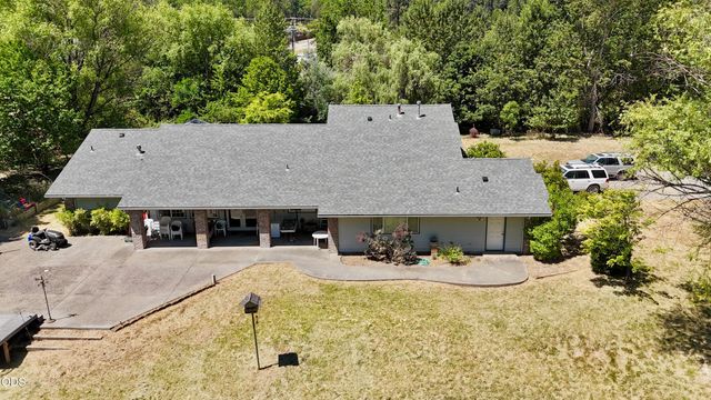 2075 SW Allen Creek Road, Grants Pass, OR 97527