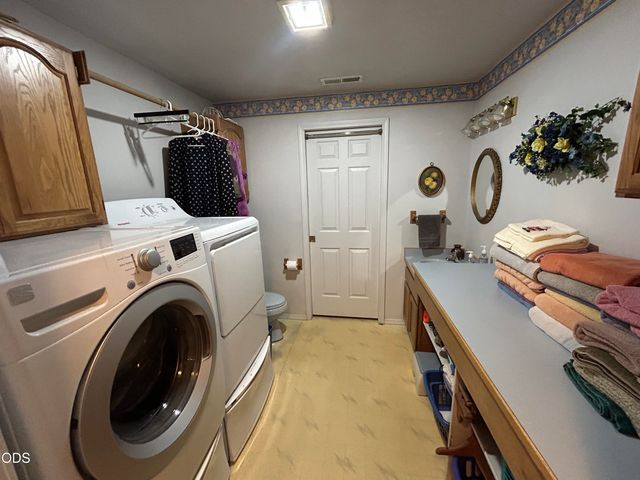 2075 SW Allen Creek Road, Grants Pass, OR 97527