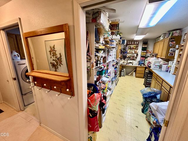 2075 SW Allen Creek Road, Grants Pass, OR 97527