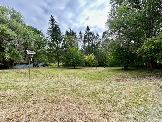 2075 SW Allen Creek Road, Grants Pass, OR 97527