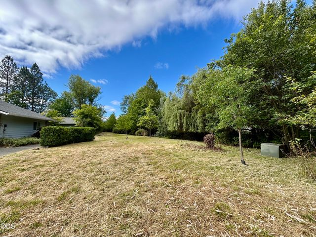 2075 SW Allen Creek Road, Grants Pass, OR 97527