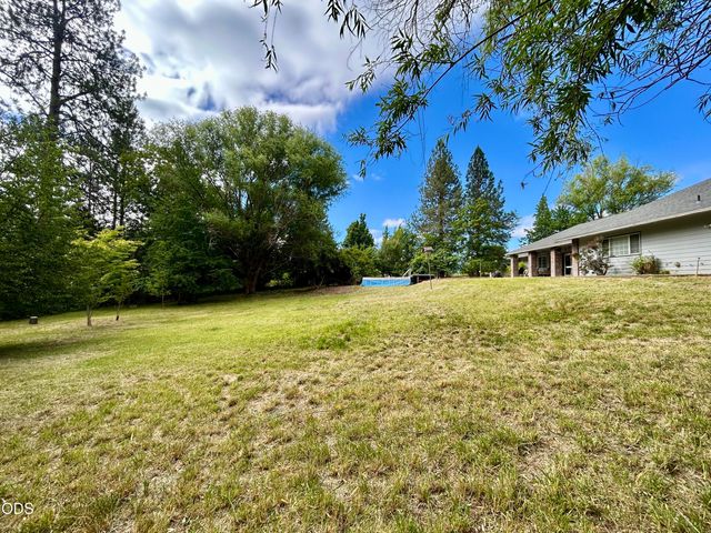 2075 SW Allen Creek Road, Grants Pass, OR 97527
