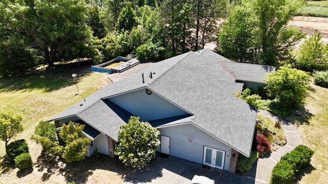 2075 SW Allen Creek Road, Grants Pass, OR 97527
