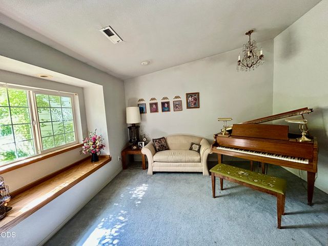 2075 SW Allen Creek Road, Grants Pass, OR 97527