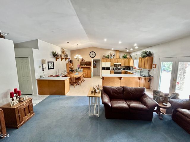 2075 SW Allen Creek Road, Grants Pass, OR 97527