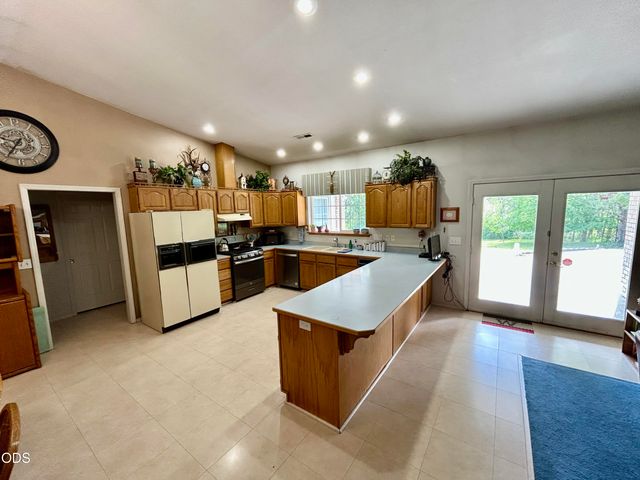 2075 SW Allen Creek Road, Grants Pass, OR 97527