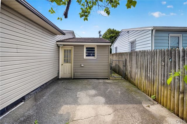 305 Hanover Avenue, Salina, NY 13088