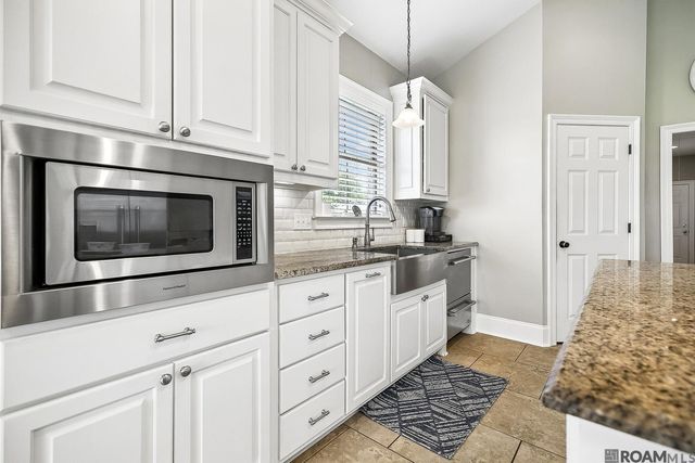18433 Lake Harbor Ln, Prairieville, LA 70769