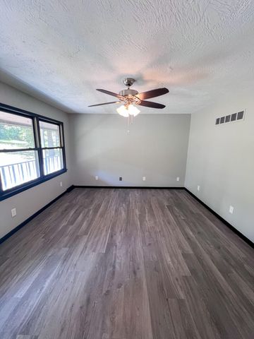 27713 Walnut Road, Urbana, MO 65767