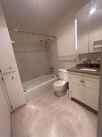 5700 NE 22nd Way 324, Fort Lauderdale, FL 33308
