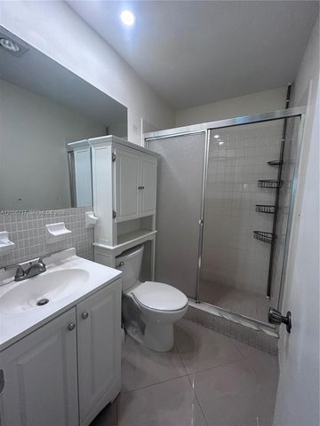5700 NE 22nd Way 324, Fort Lauderdale, FL 33308