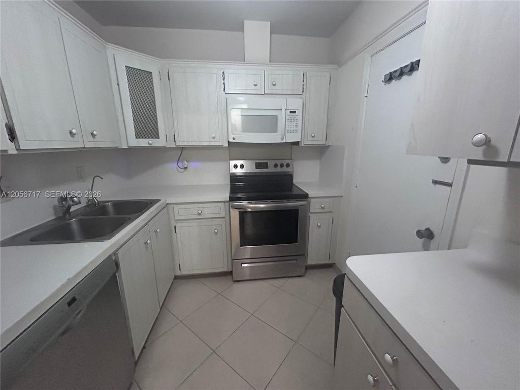 5700 NE 22nd Way 324, Fort Lauderdale, FL 33308