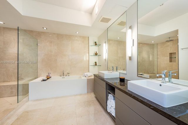 50 S Pointe Dr 3302, Miami Beach, FL 33139