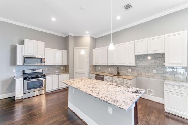 4609 Nett Street B, Houston, TX 77007
