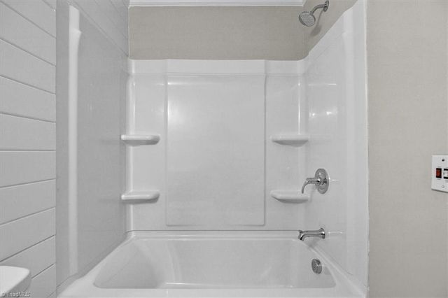 2221 Oak Hill Drive, Greensboro, NC 27408